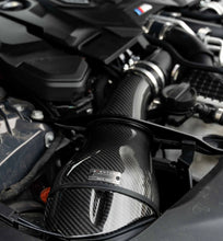 Load image into Gallery viewer, Eventuri BMW F90 M5 / F9X M8 Black Carbon Intake System - V2