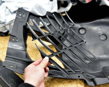Load image into Gallery viewer, G8x BMW M2/M3/M4 Fender Liner Clearance Vents