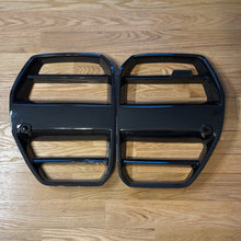 Load image into Gallery viewer, G8x BMW M3/M4 V4 Carbon Fiber Front Grill Set