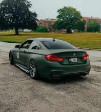 Load image into Gallery viewer, BMW F8x M3/M4 PSM Style Side Skirts
