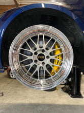 Load image into Gallery viewer, Signature Werks ZL1 BREMBO Big Brake Kit E9X M3 1M