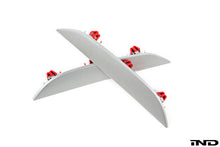 Load image into Gallery viewer, iND f90 m5 painted rear reflector set - iND Distribution