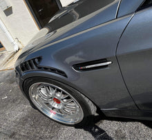 Load image into Gallery viewer, BMW E9x M3 Carbon Fiber Fender Vents