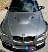 Load image into Gallery viewer, BMW E9x M3 Carbon Fiber Fender Vents