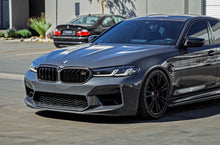 Load image into Gallery viewer, F90 M5 LCI AutoTecknic Replacement Dry Carbon Grille Surround
