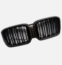 Load image into Gallery viewer, BMW G01 X3 / G02 X4 LCI Carbon Fiber Grills
