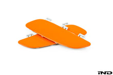 Load image into Gallery viewer, iND e9x m3 painted front reflector set - iND Distribution
